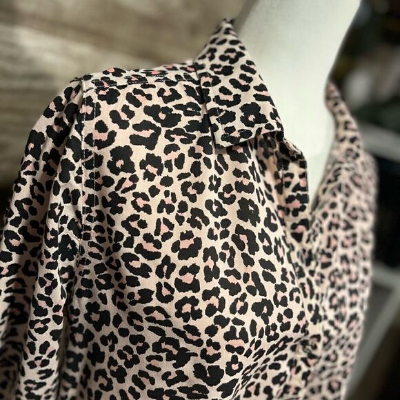 C&CāCaliforniaāleopardāprintāābutton down blouse - S - š3/$15 - Picture 3 of 8
